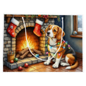 Beagle Sitting by Fireplace with Christmas Lights ラージペーパーバッグ (裏面)
