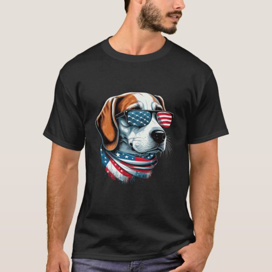 Beagle Waving The American Flag Proud Tシャツ (正面)