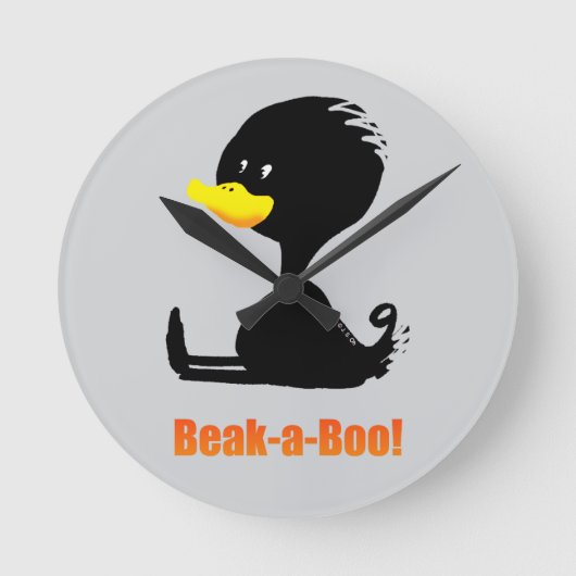 Beak-a-Boo! Cute Cartoon Duck with Funny Pun ラウンド壁時計 (正面)