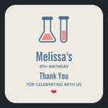 Beaker & Test Tube Scienceをテーマにした誕生日 スクエアシール<br><div class="desc">誕生日感謝していは、試験管とビーカーのかわいいスケッチでシール。科学タイプに最適。</div>