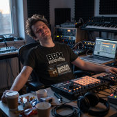 Beans Per Minute – Kaffee & Sequencer Producer Tシャツ