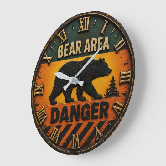 Bear Area Danger Camping & Hunting Gift ラージ壁時計 (傾斜)