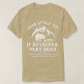 Bear Attack Tip Camping Hiking Outdoor Travel Funn Tシャツ (デザイン正面)