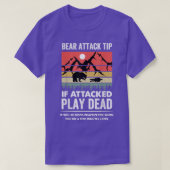 Bear Attack Tip Camping Hiking Outdoor Travel Funn Tシャツ (デザイン正面)