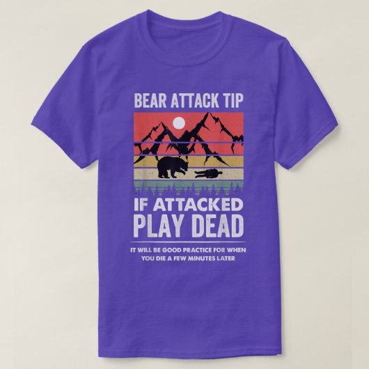 Bear Attack Tip Camping Hiking Outdoor Travel Funn Tシャツ (デザイン正面)