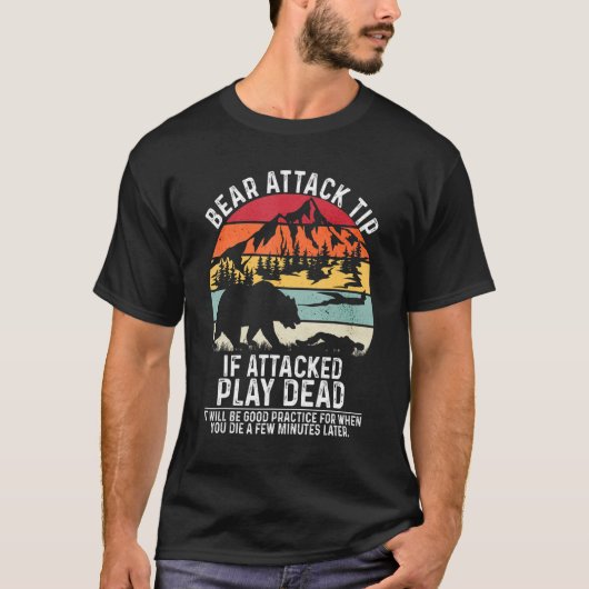 Bear Attack Tip Camping Hiking Outdoor Travel  Vin Tシャツ (正面)