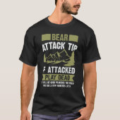 Bear Attack Tip  Camping Hiking Travel Adventure C Tシャツ (正面)