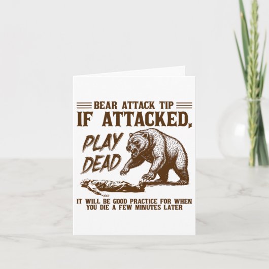 Bear Attack Tip Play Dead Funny Camping Hiking Mou カード (正面)
