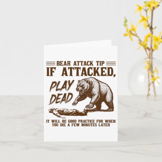 Bear Attack Tip Play Dead Funny Camping Hiking Mou カード (黄色い花)