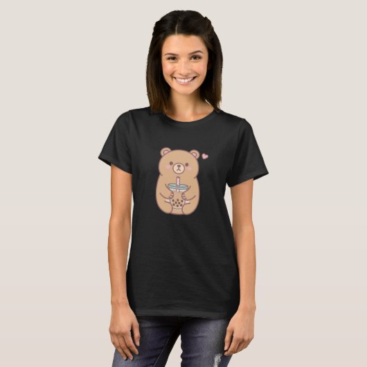 Bear Boba Buddy Kawaii Bear Drinking Bubble Tea Tシャツ (正面フル)