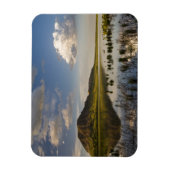Bear Butte が近くの Bear Butte Lake に映る マグネット (縦)