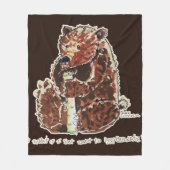 Bear Contemplates Hibernation フリースブランケット (正面)