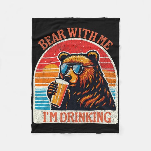 Bear Drinking Beer Outdoor Funny Grizzly Hiking  フリースブランケット (正面)