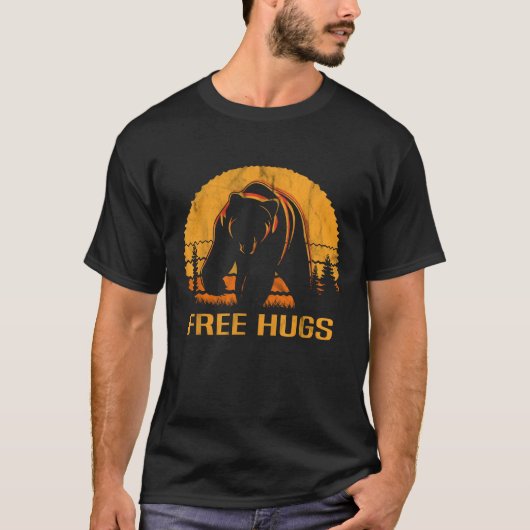 Bear Free Hugs Camping friend Tシャツ (正面)