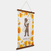 Bear Hugging California Map Poppies Custom 吊り下げ型タペストリー (傾斜あり)