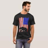 Bear Hunter For Men Women American Flag Bear Hunti Tシャツ (正面フル)