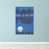 Bear in Moonlight – アラスカ，ケチカン キャンバスプリント (インサイチュ (ウッドフロア))