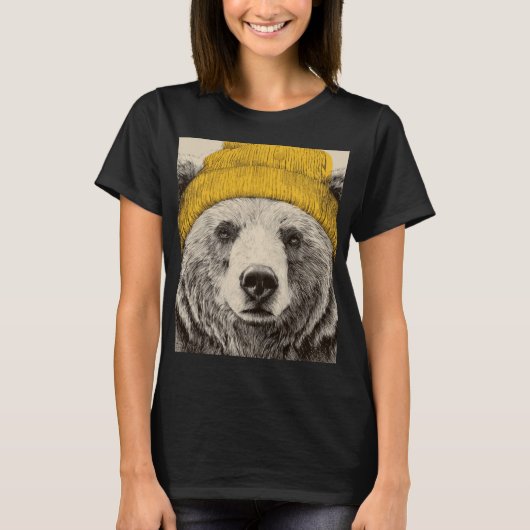 Bear in Yellow Beanie Rustic Woodland Animal Tシャツ (正面)