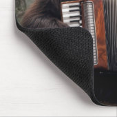 Bear Playing Accordion for Forest Friends マウスパッド (コーナー)