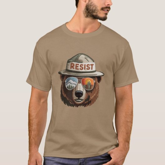 Bear Resist Protect Our National Parks Save the en Tシャツ (正面)
