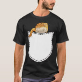 Beard Dragon in Artificial Chest Pocket Reptile Li Tシャツ (正面)