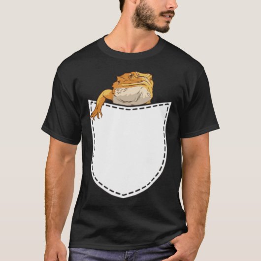 Beard Dragon in Artificial Chest Pocket Reptile Li Tシャツ (正面)