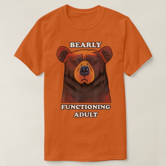 Bearly Functioning Adult Funny Bear Pun Barely Adu Tシャツ (デザイン正面)