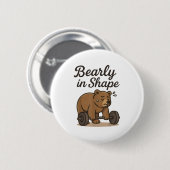 Bearly Is Shape – 重量挙げベアトレーニングジムL 缶バッジ (正面&裏面)