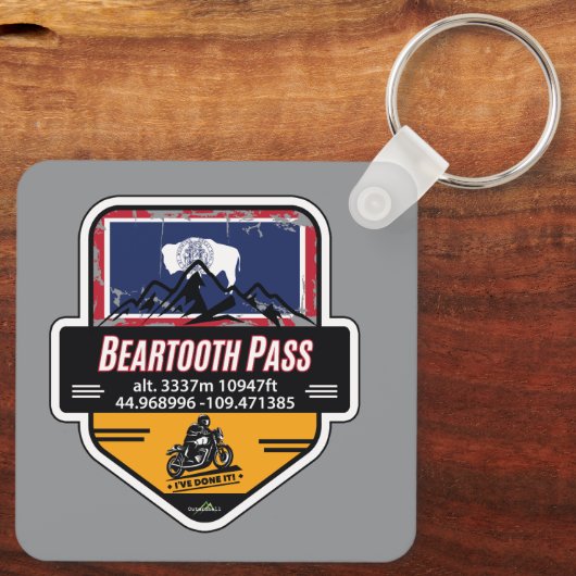 Beartooth Pass Motorcycle US 212 01 キーホルダー (裏面)