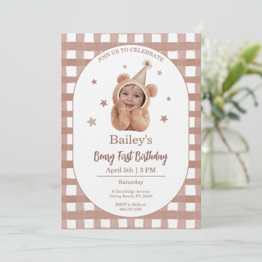 Beary First Birthday Gingham Photo Invitation 招待状 (スタンド正面)