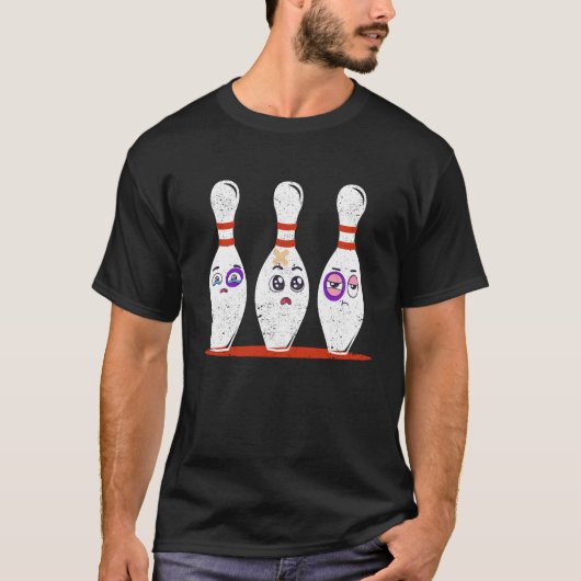 Beat Up Bowling Pins Funny Crazy Bowler Tシャツ (正面)