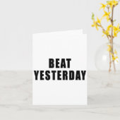 Beat Yesterday Motivational Quotes カード (黄色い花)