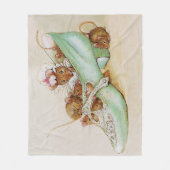 Beatrix Potterの靴にマウスの家族 フリースブランケット (正面)