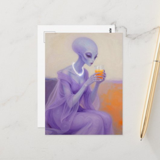 Beautiful Alien Lady in Purple With Orange Juice ポストカード (正面/裏面インサイチュ)