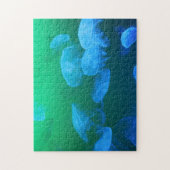 Beautiful Blue Jellyfish in Green Water ジグソーパズル (縦)