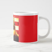 Beautiful Cat With American Flag Background ジャンボコーヒーマグカップ (右)