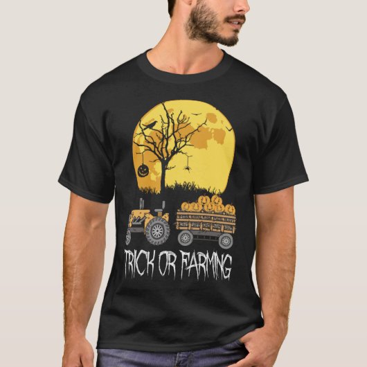 Beautiful Halloween pumpkin Tractor Farming Farmer Tシャツ (正面)