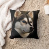 Beautiful Husky Throw Pillow クッション (ブランケット)