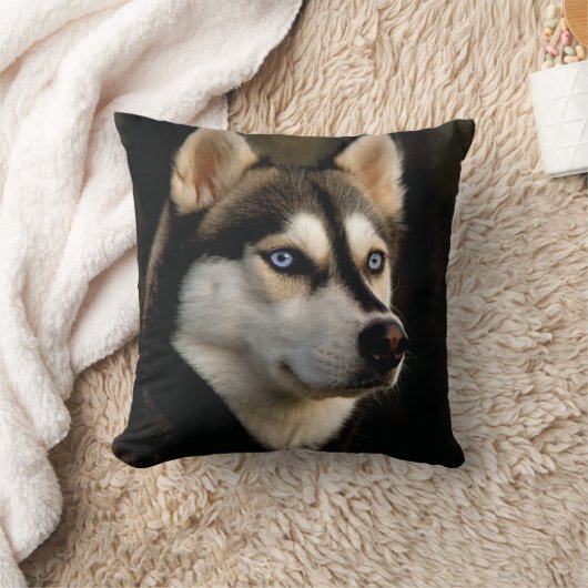 Beautiful Husky Throw Pillow クッション (ブランケット)