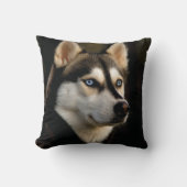 Beautiful Husky Throw Pillow クッション (正面)