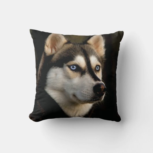 Beautiful Husky Throw Pillow クッション (正面)