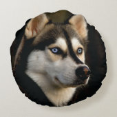 Beautiful Husky Throw Pillow ラウンドクッション (裏面)
