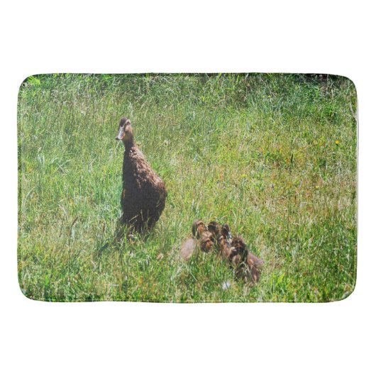 Beautiful Mallard ducklings and Mother..... バスマット (正面)