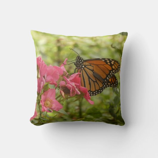 Beautiful Monarch Butterfly クッション (正面)
