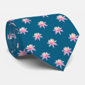 Beautiful Pink Lily Lotus Flower Pattern on Blue ネクタイ (ロール)