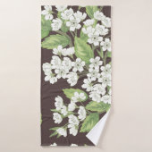Beautiful seamless spring pattern with green branc バスタオル (バスタオル)
