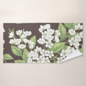 Beautiful seamless spring pattern with green branc バスタオル (バスタオル)