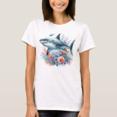 BEAUTIFUL SHARK IN OCEAN WITH FISH AND CORAL  Tシャツ (正面)