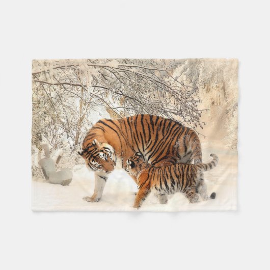 Beautiful Tiger with Cub in the Snow フリースブランケット (正面(横))