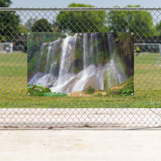 Beautiful waterfall in Cuba.  横断幕